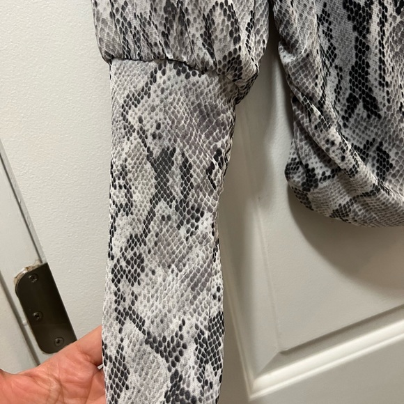 Express crop top on or off shoulder size XS - Picture 6 of 16